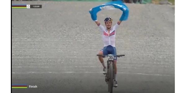 Top Gun, INEOS Team Pidcock bereikt de top van het mountainbiken